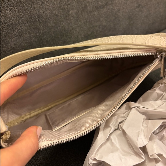 JWPEI Shoulder Bag - Picture 3 of 3